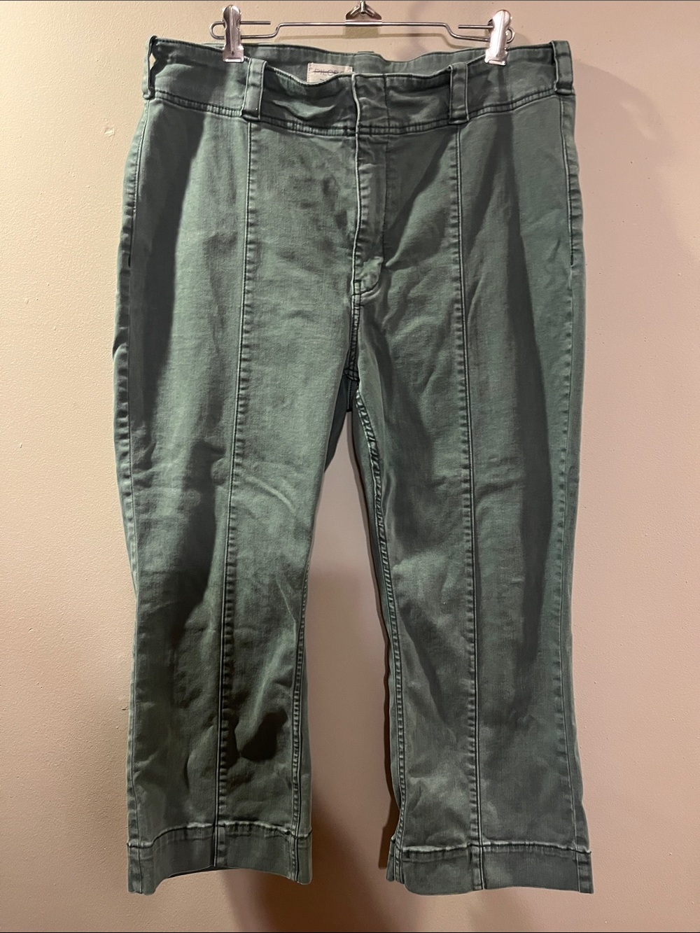 Pilcro Cropped Green Seamed Women's Pants